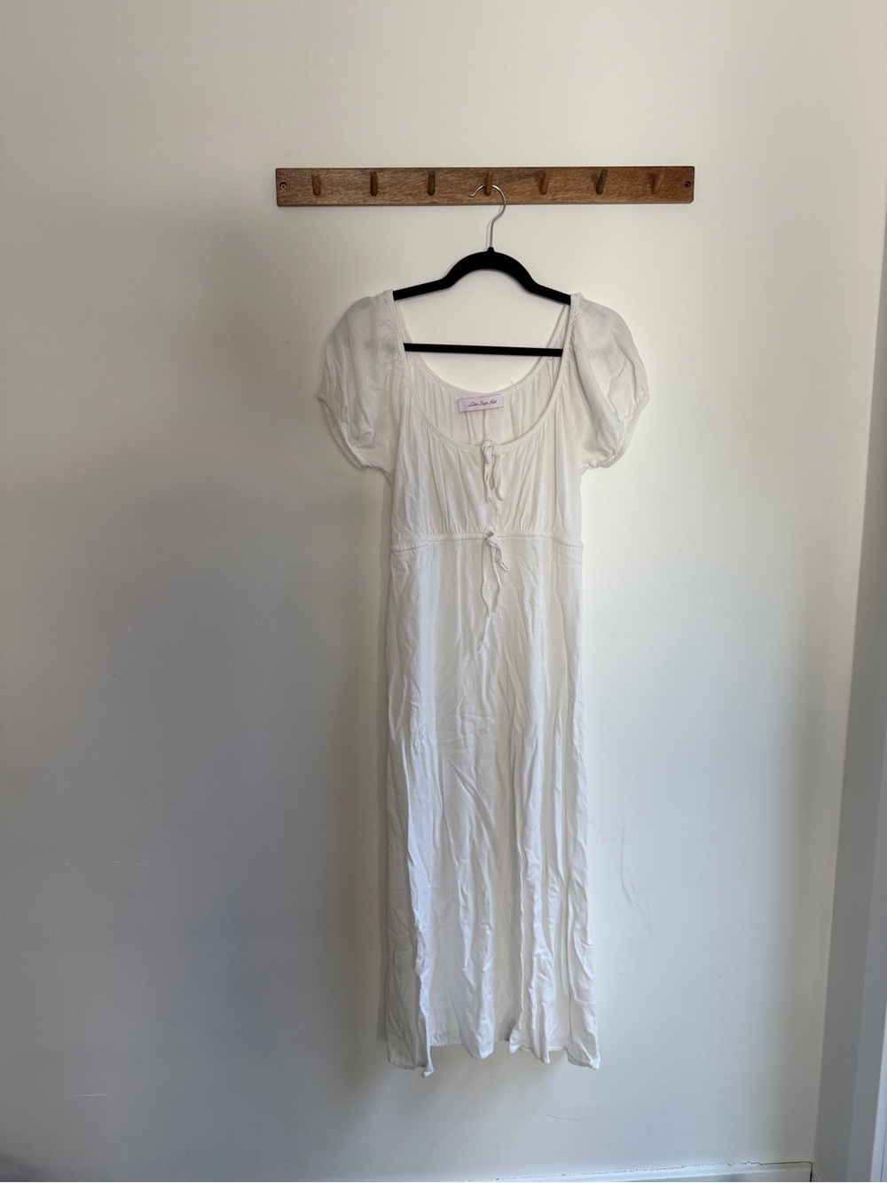Lisa Says Gah White Maxi Dress with Puff Sleeves